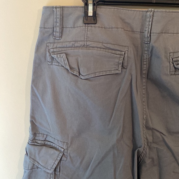 OLD NAVY MENS CARGO SHORTS - Picture 4 of 5